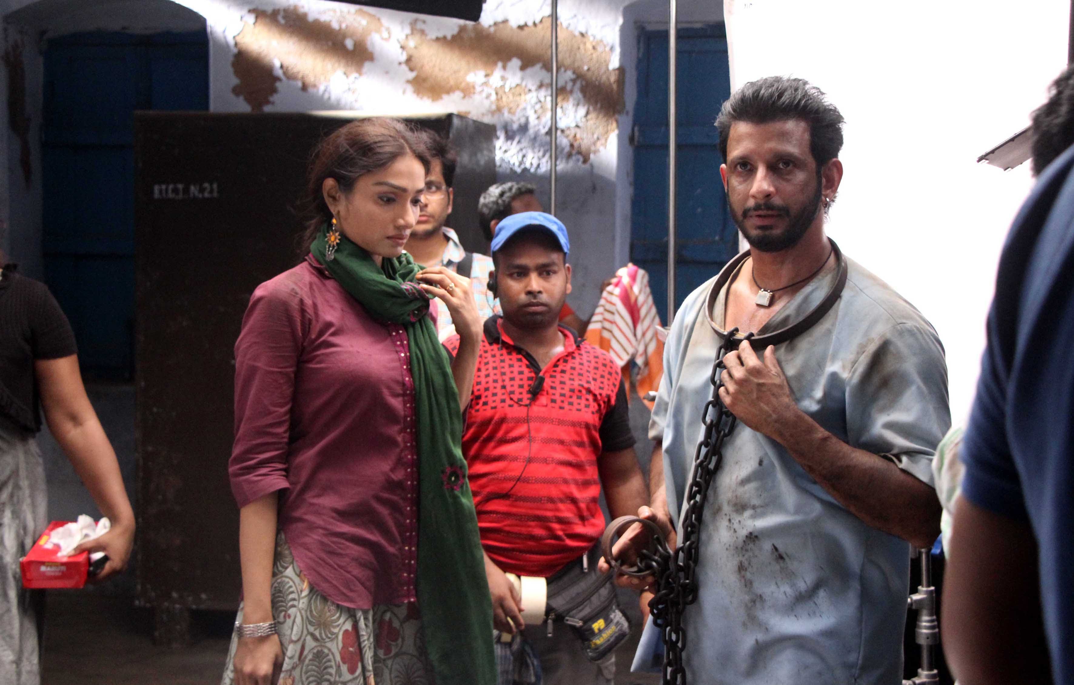 see the photos of sharman joshi fim shooting in varanasi