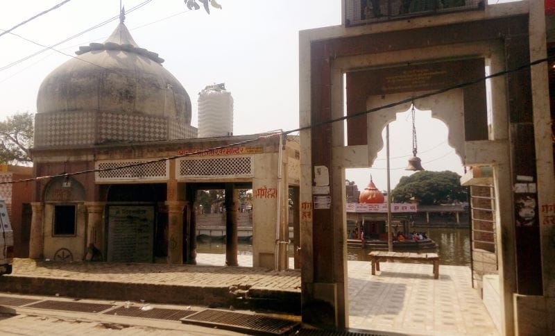 पल पल रंग बदलता है सोमेश्वर मंदिर का शिव लिंग