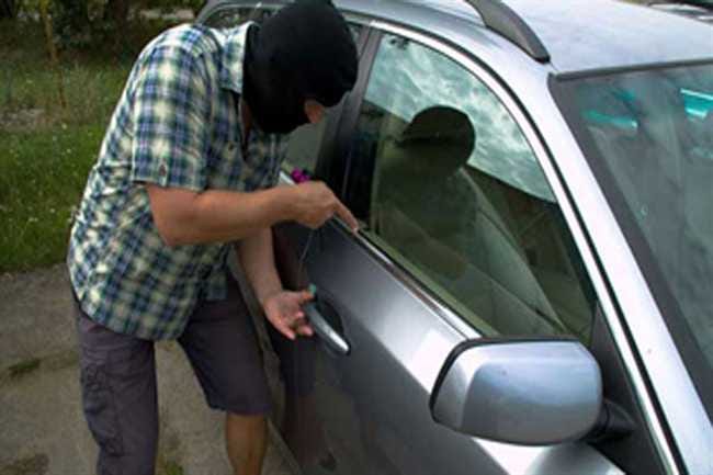 Thieves have done this mistake, the owner caught outside the house
