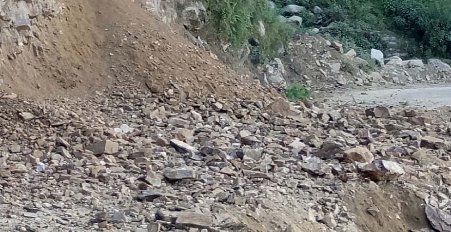 Waste into Dhoon again stopped, national highway closed