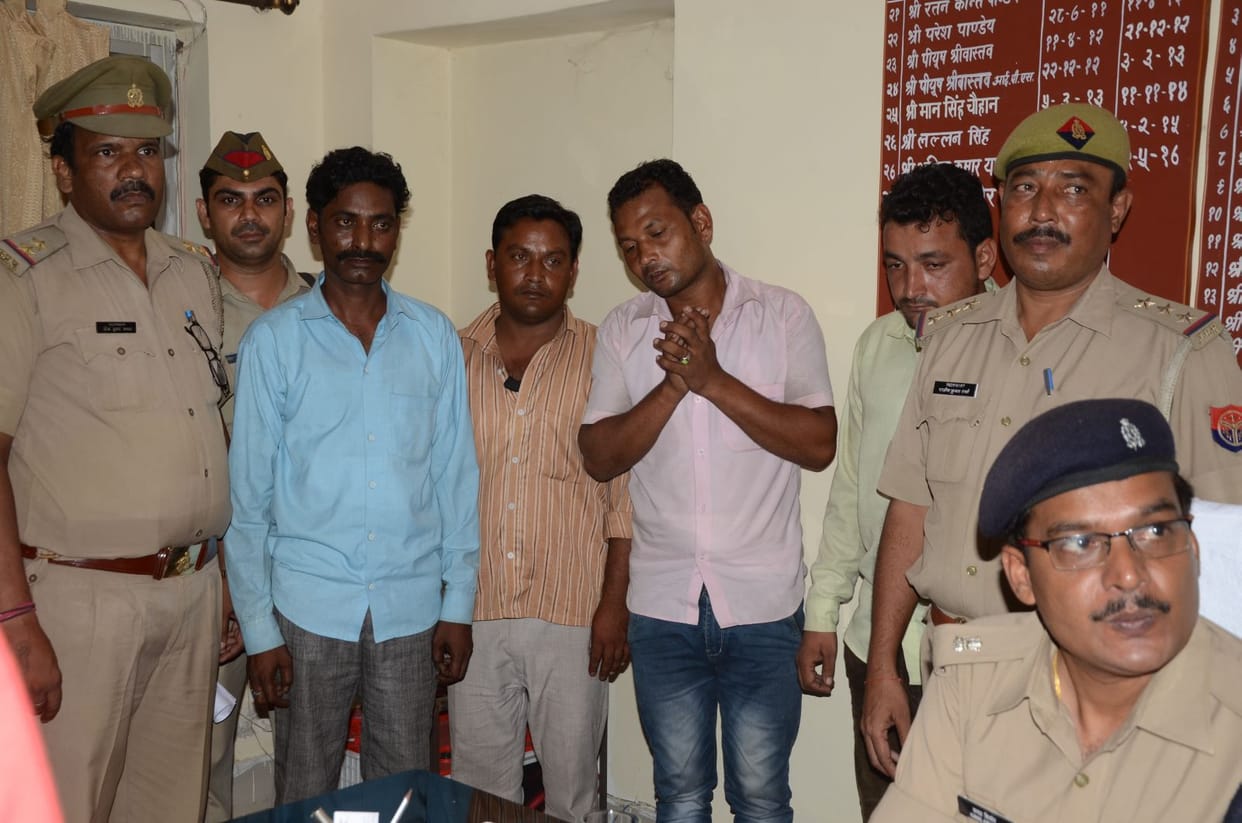 82 thousand fake and 97720 real currency recovered