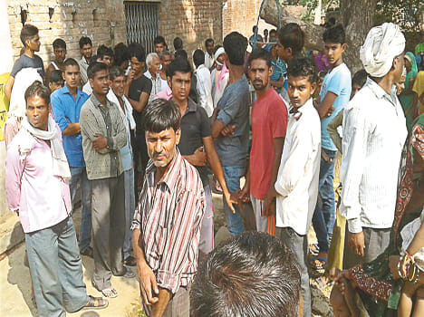 Husband hangs at wife's maternal uncle's house