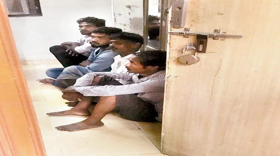 thief dead after beaten by public, stealing clothes and mobile phones in mumbai 