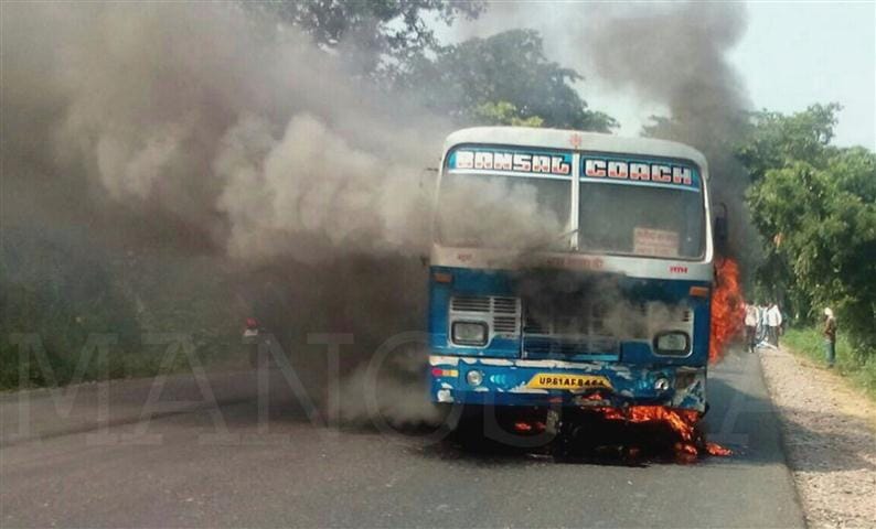  After the collision, the death of two friends died after fire