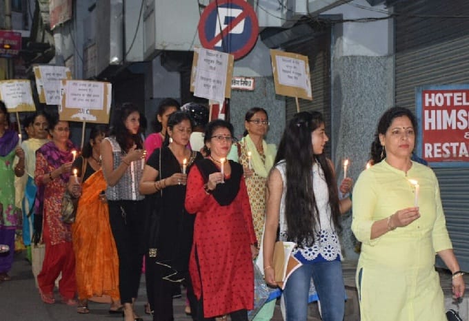 Female Congress workers removed candle march