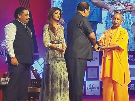 Auraiya got the Swachhavari Award