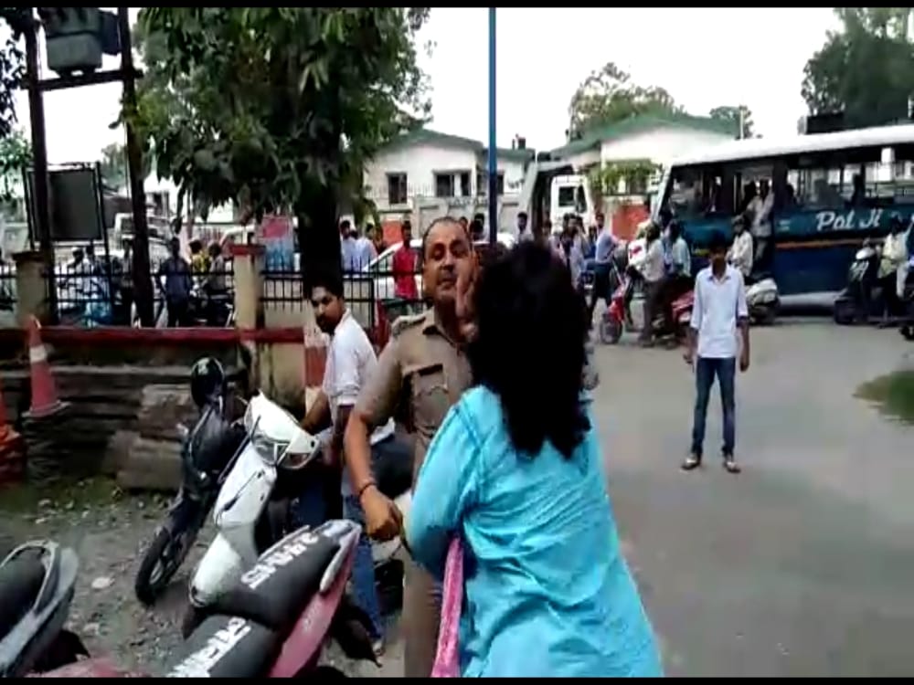 Lady judicial officer uttar pradesh beat policeman video viral
