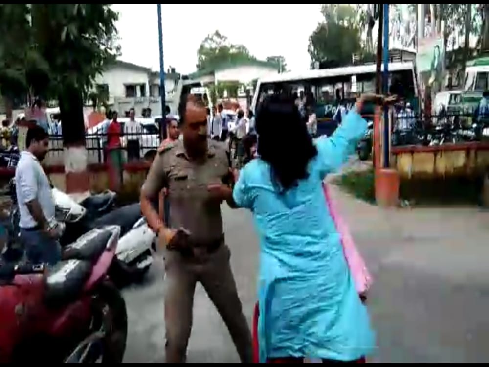 Lady judicial officer uttar pradesh beat policeman video viral