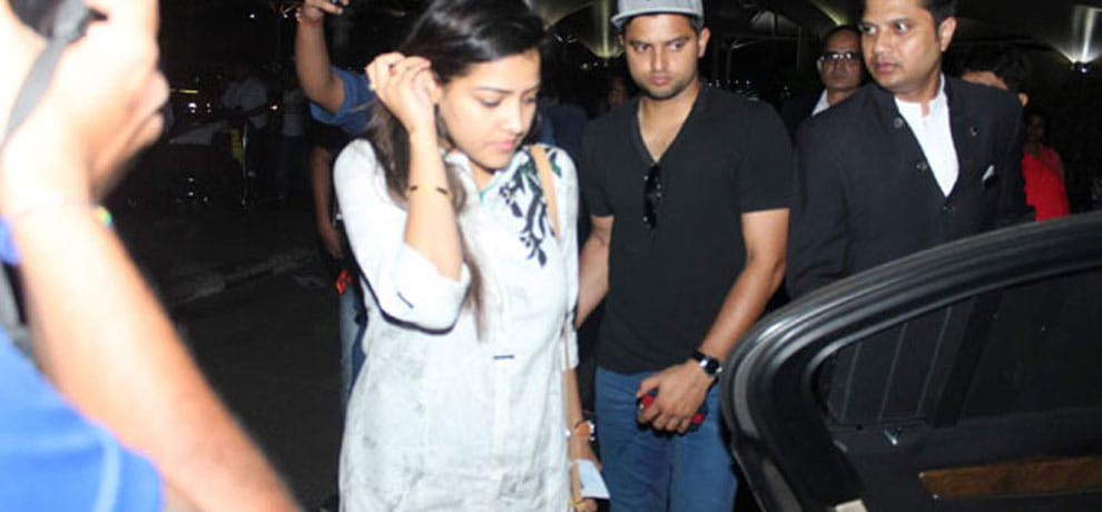 suresh raina escape in car accident on his way to kanpur from delhi near etawah
