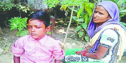 Teachers beaten students, eating poisoned, death in hospital, students in panic