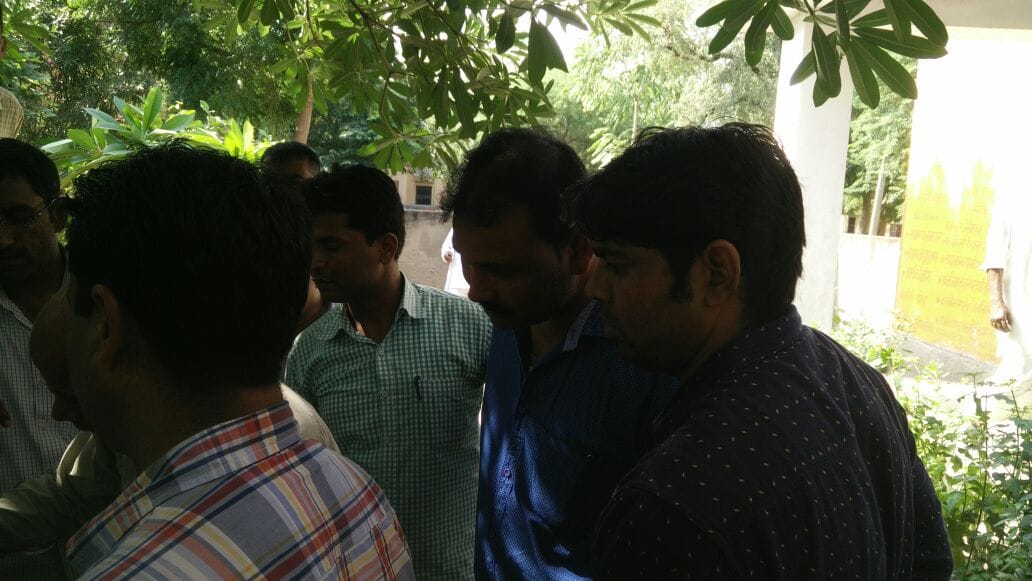 Patwari trapped by acb taking bribe in alwar rajasthan