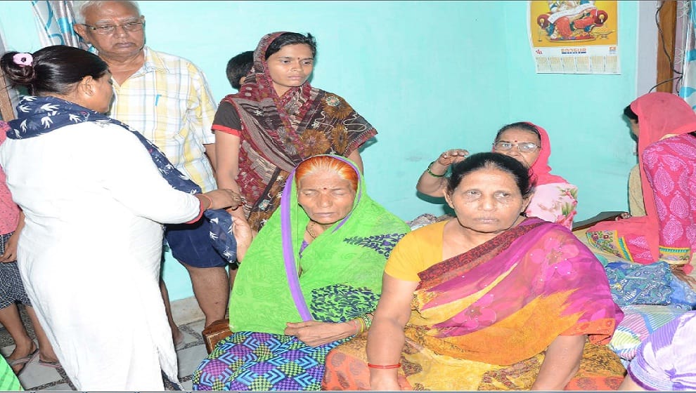 salesmen's house looted Millions of rupees in aligarh