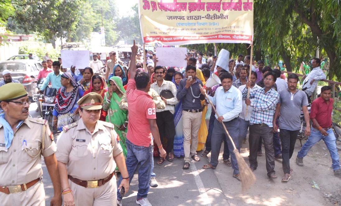 Cleaning workers demanded 1900 grade pay