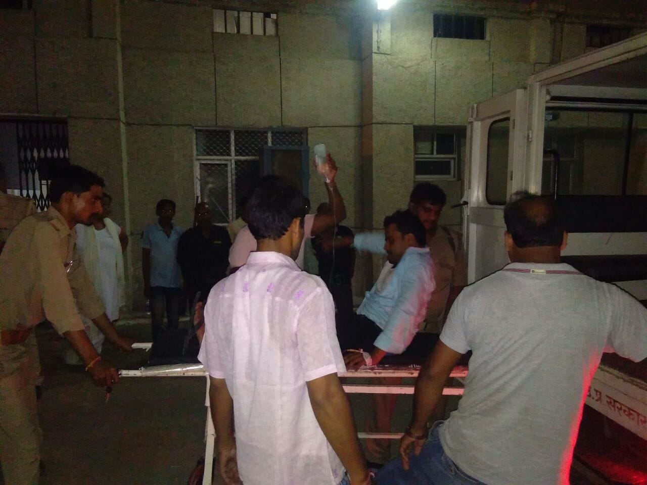 police arrested dacoits in lucknow Exclusive pictiures