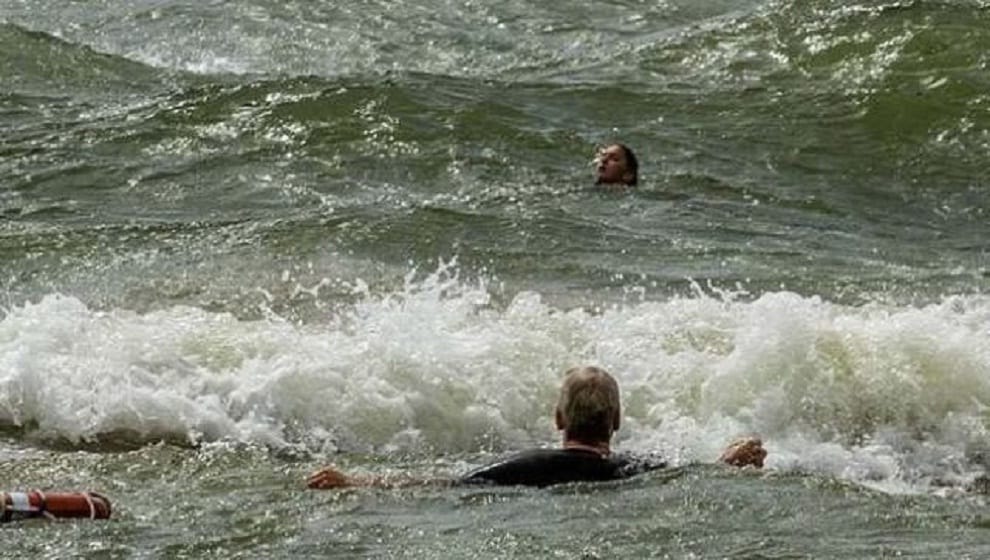 a Mother jumped into the river with her son In Siddharthnagar 