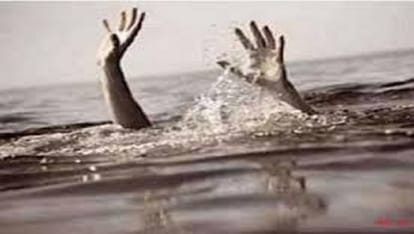 a Mother jumped into the river with her son In Siddharthnagar 