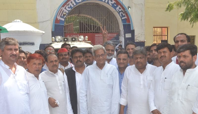 महिला शिक्षामित्रों ने हमला पुलिस की कायरता: यादव