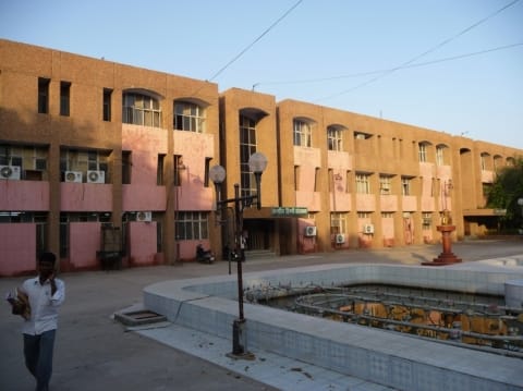 central hindi institute in agra has taught Hindi to 5000 students of 80 countries