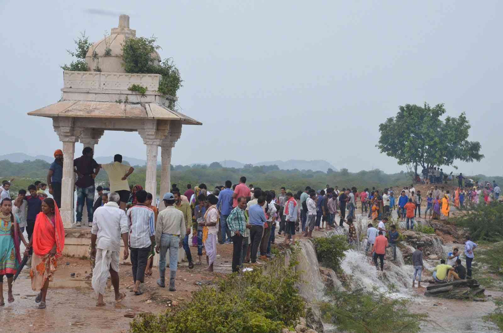 see in pictures two big lakes got overflowed after 44 years 