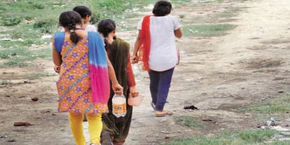 man beaten by public who was allegedly involve in teasing of women during Open defecation