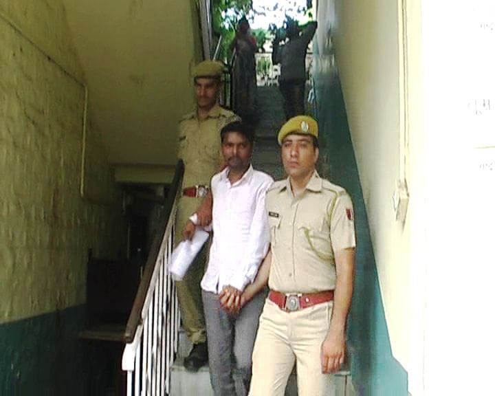 ten years jail to smugglar