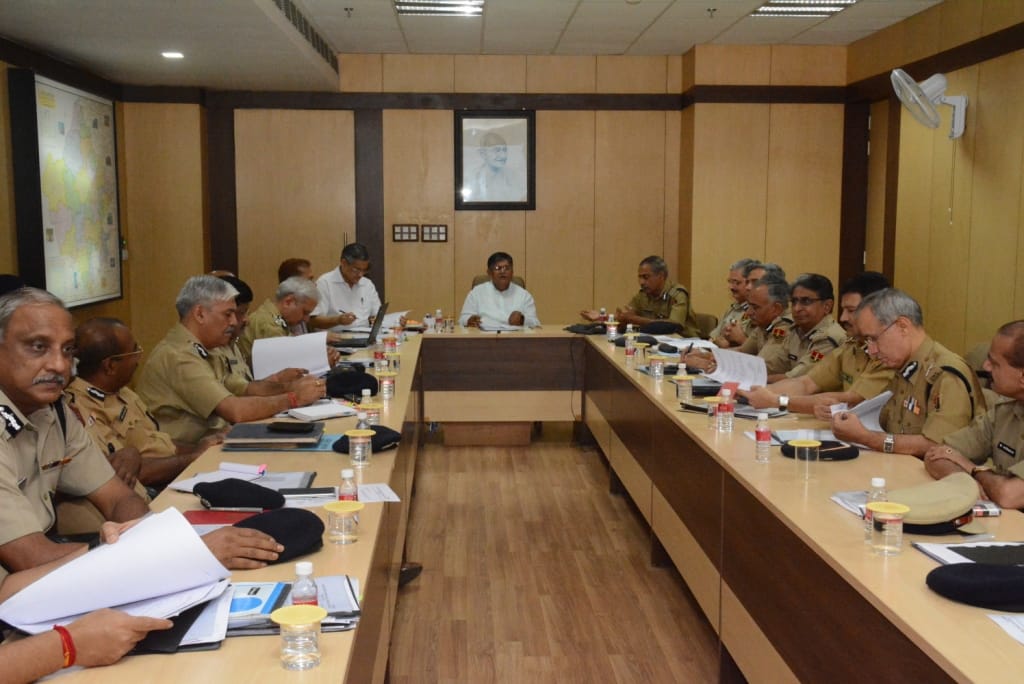 home minister katariya called a crime meeting with police officers