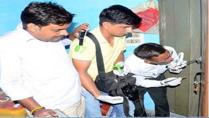salesmen's house looted Millions of rupees in aligarh