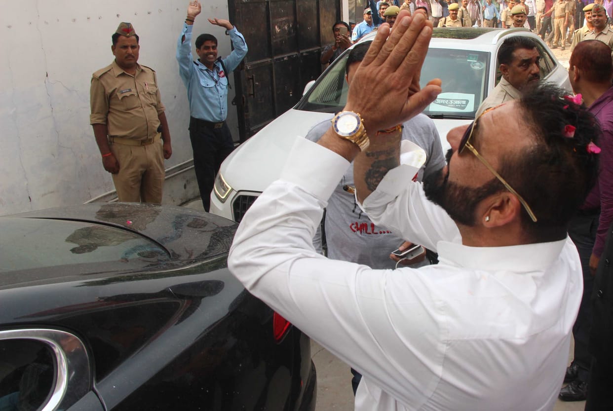 sanjay dutt in varanasi for bhoomi film promotion