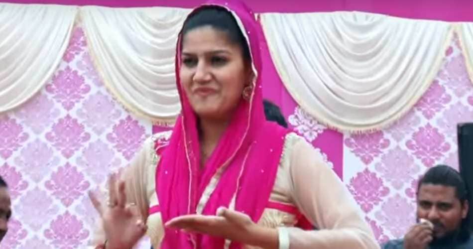 sapna chaudhary first love stage performance, chandigarh