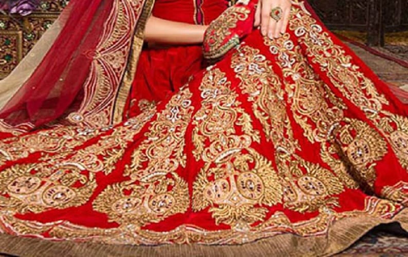 Delhi Bride Fought With A Shop For 8 Years Because Her Lehenga Was 2 Inches Short