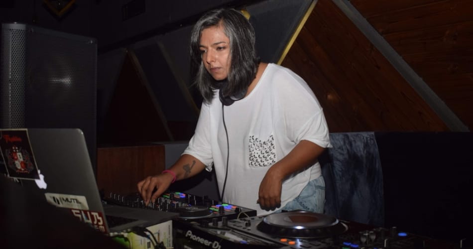 Varnika Kundu Starts playing DJ in Sector 26 Discotheque