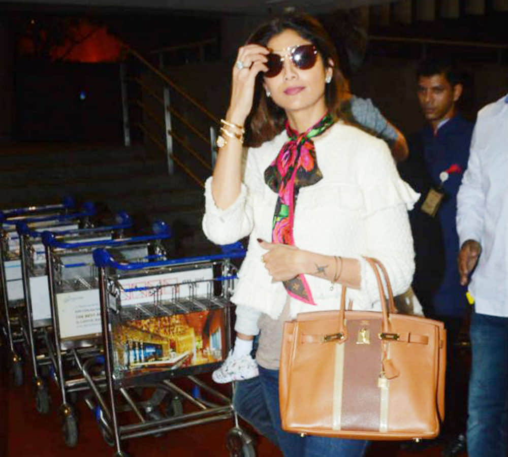 Shilpa Shetty average looking scarf costs is more than our thinking