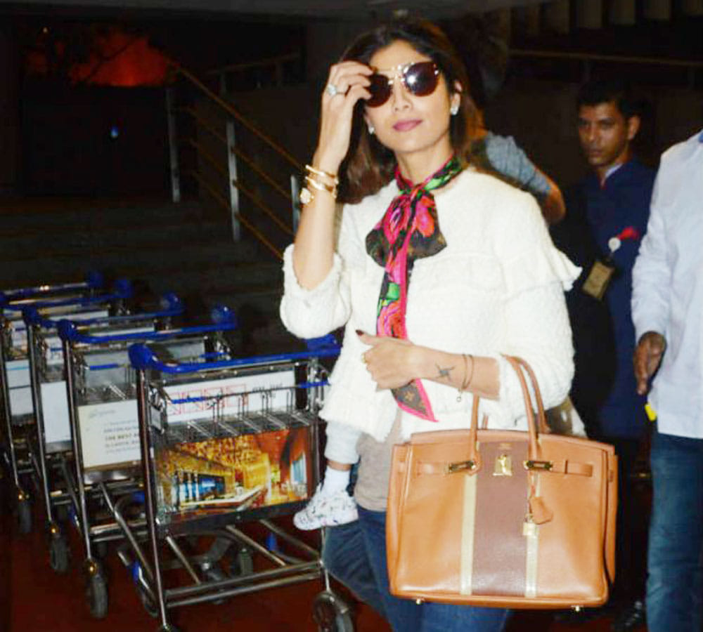 Shilpa Shetty average looking scarf costs is more than our thinking