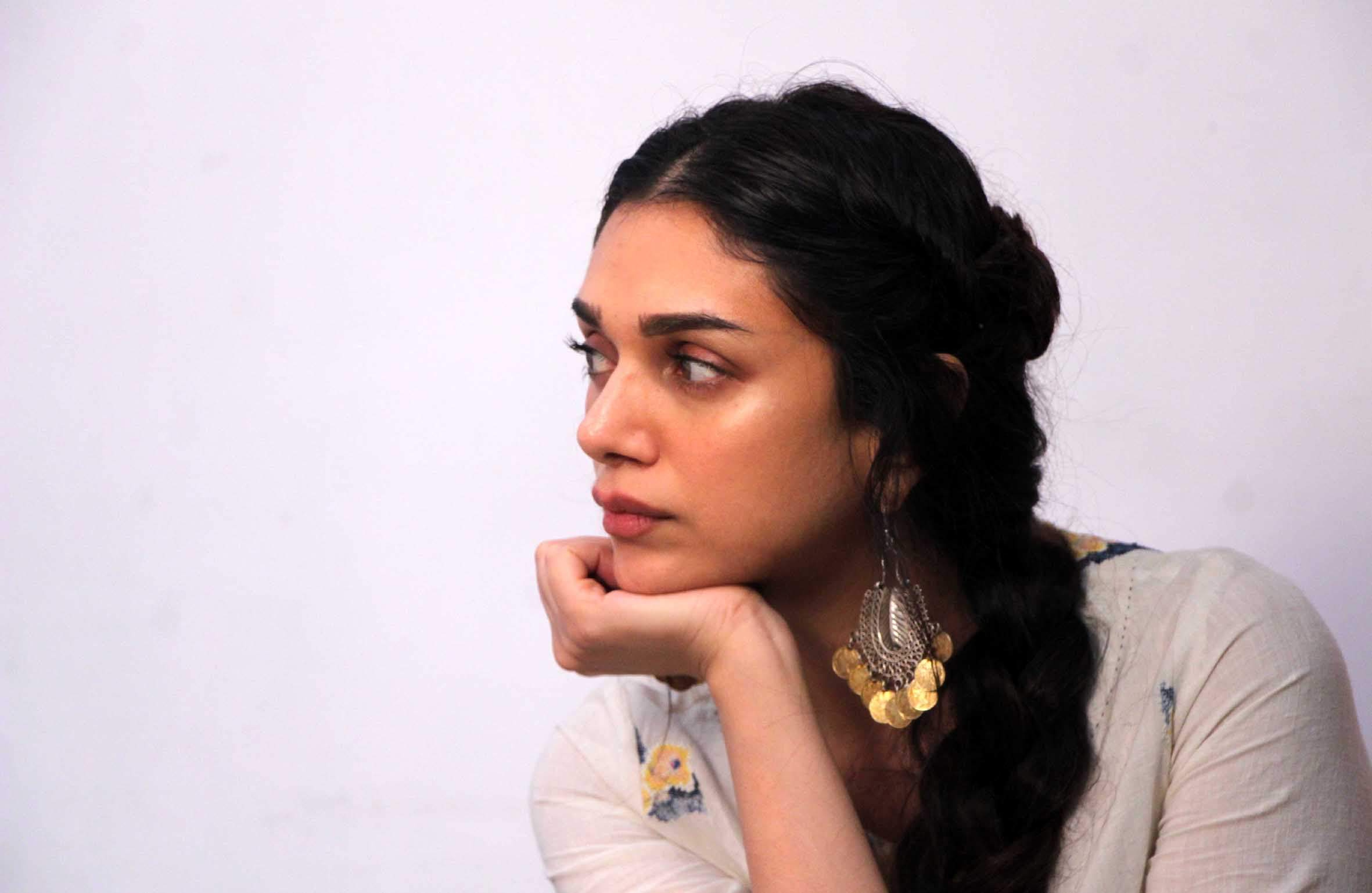 see the photos of aditi rao haidari varanasi visit