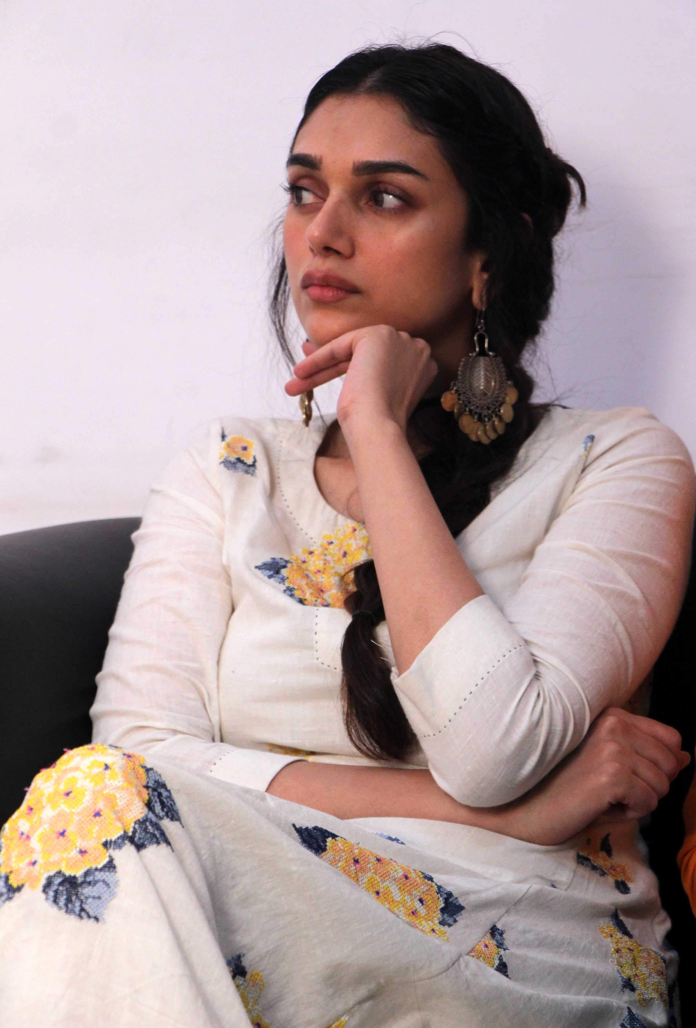 see the photos of aditi rao haidari varanasi visit