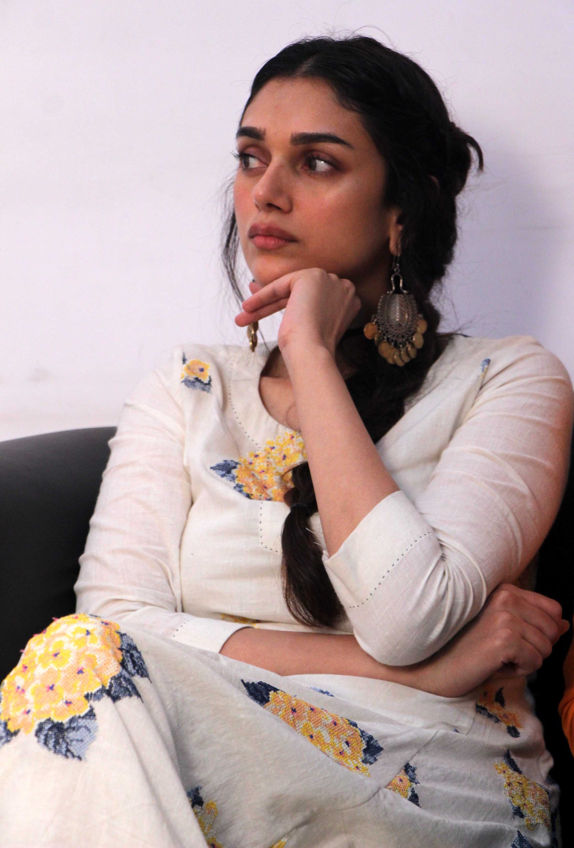 see the photos of aditi rao haidari varanasi visit