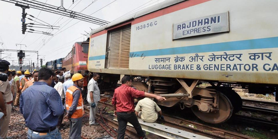 Jammu Tawi derailed at New Delhi railway station
