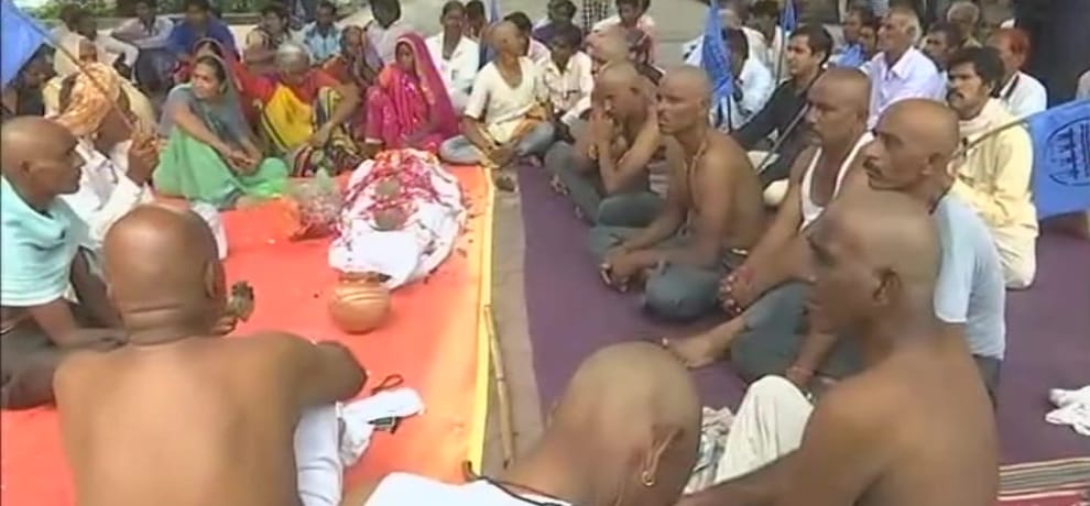 people shave heads and protest for rehabilitation of people displaced due to Sardar Sarovar Dam