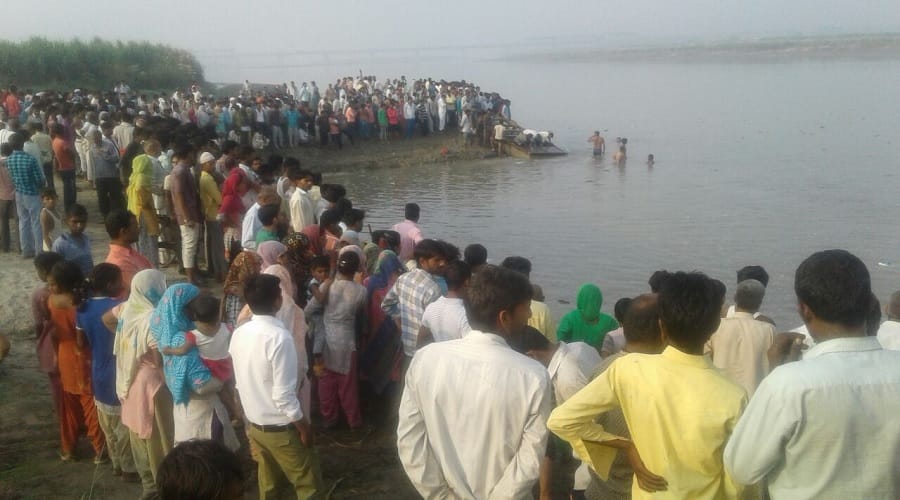 boat capsizes in yamuna river in baghpat, 19 dead