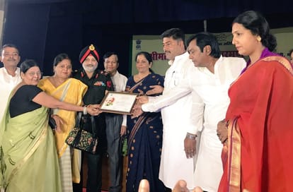 Defence minister Nirmala Sitharaman reach varanasi toady