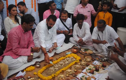 sanjay dutt fullfill his promise to father says in varanasi