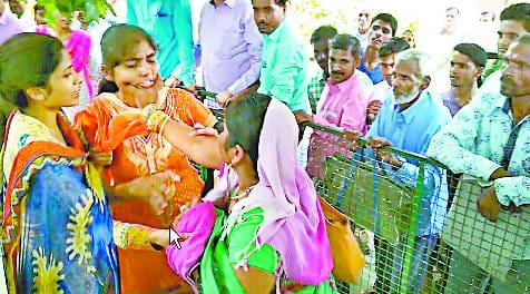 भाकियू प्रदर्शनकारियों को तहसील परिसर से खदेड़ा