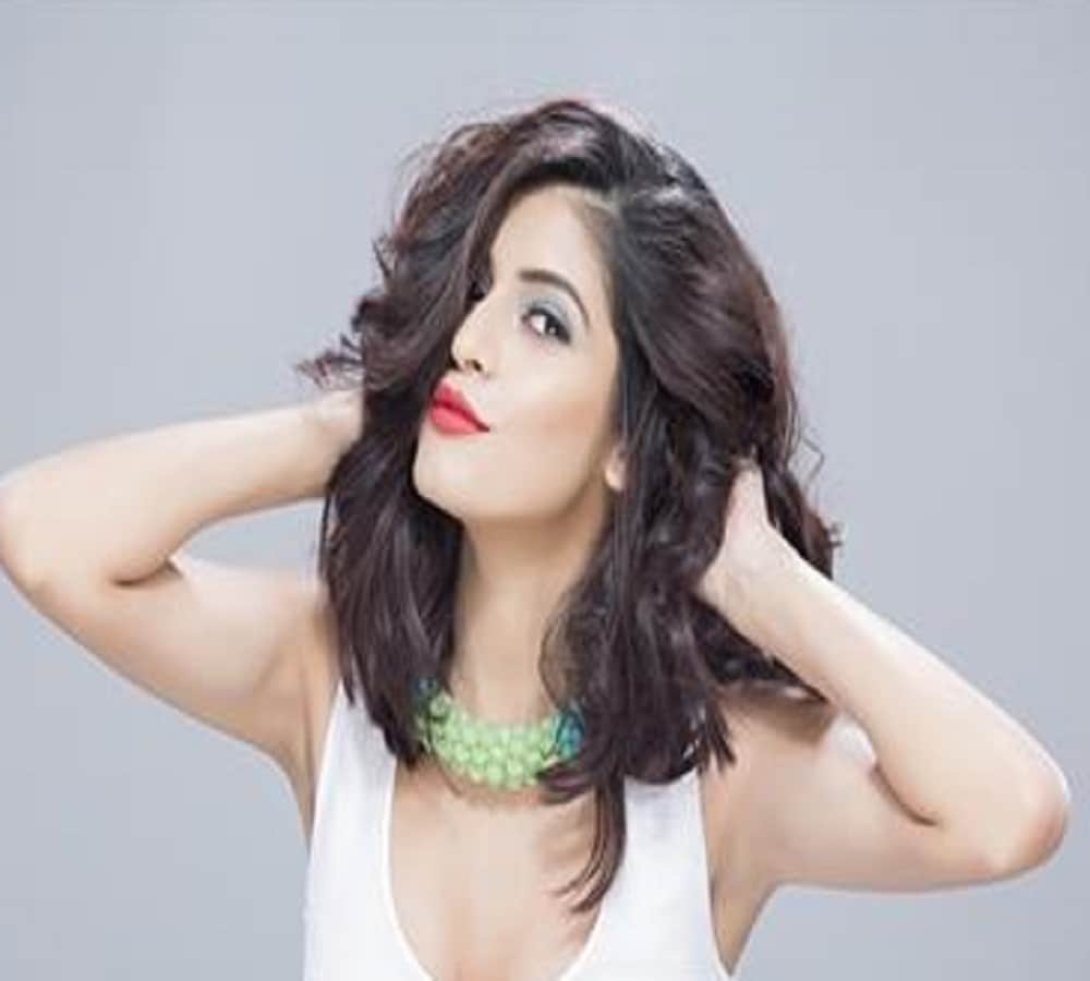 You can nourish your hair without touching oil in your scalp in this easy way