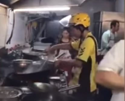 Watch how delivery Man Turns Chef to cook meal on time in China