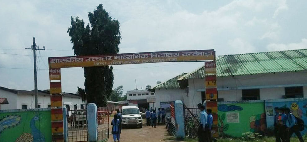 30 school student founds playing blue whale game challenge in Maoist hit dantewada