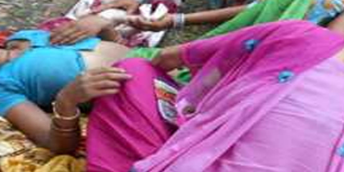 woman gave birth to child in park at faridabad