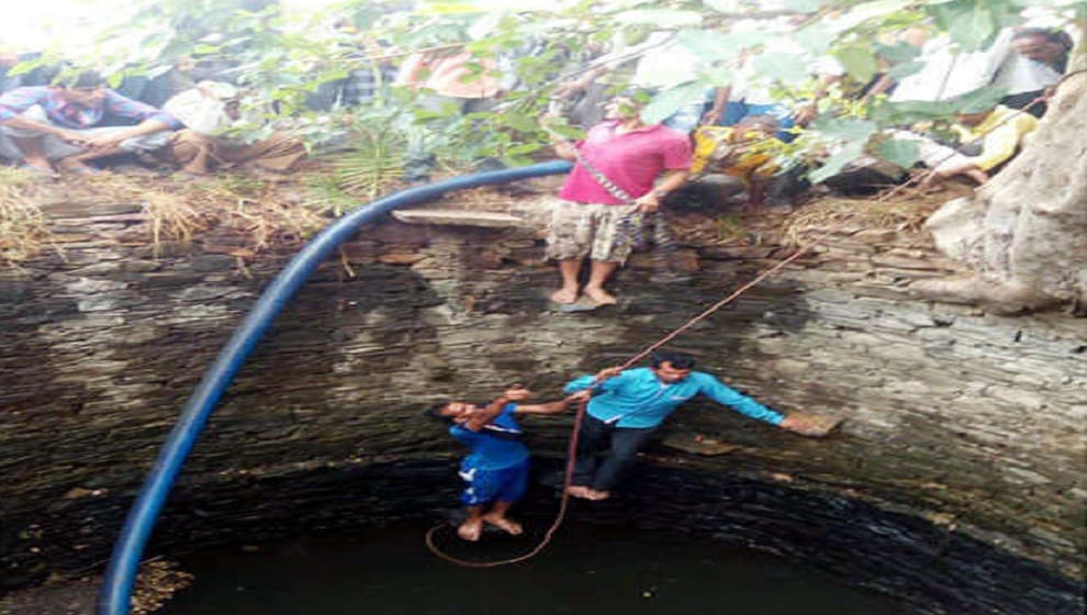 Girlfriend jumped in the well while fighting a boyfriend in Kaushambi