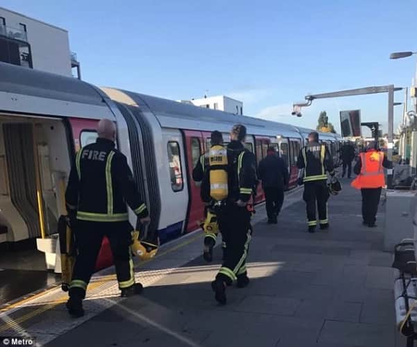 photos of london underground train blast 