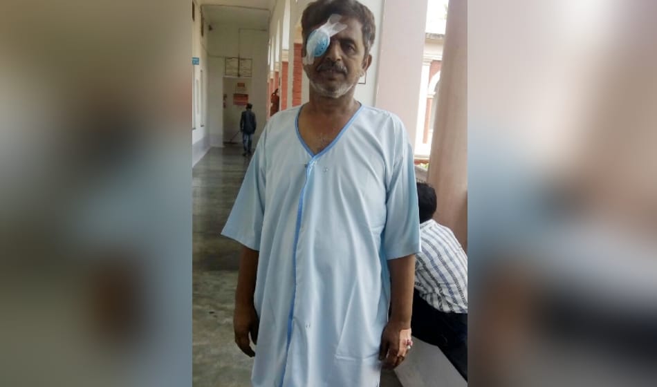 two man ruptured old man eyes on parking dispute in hindi