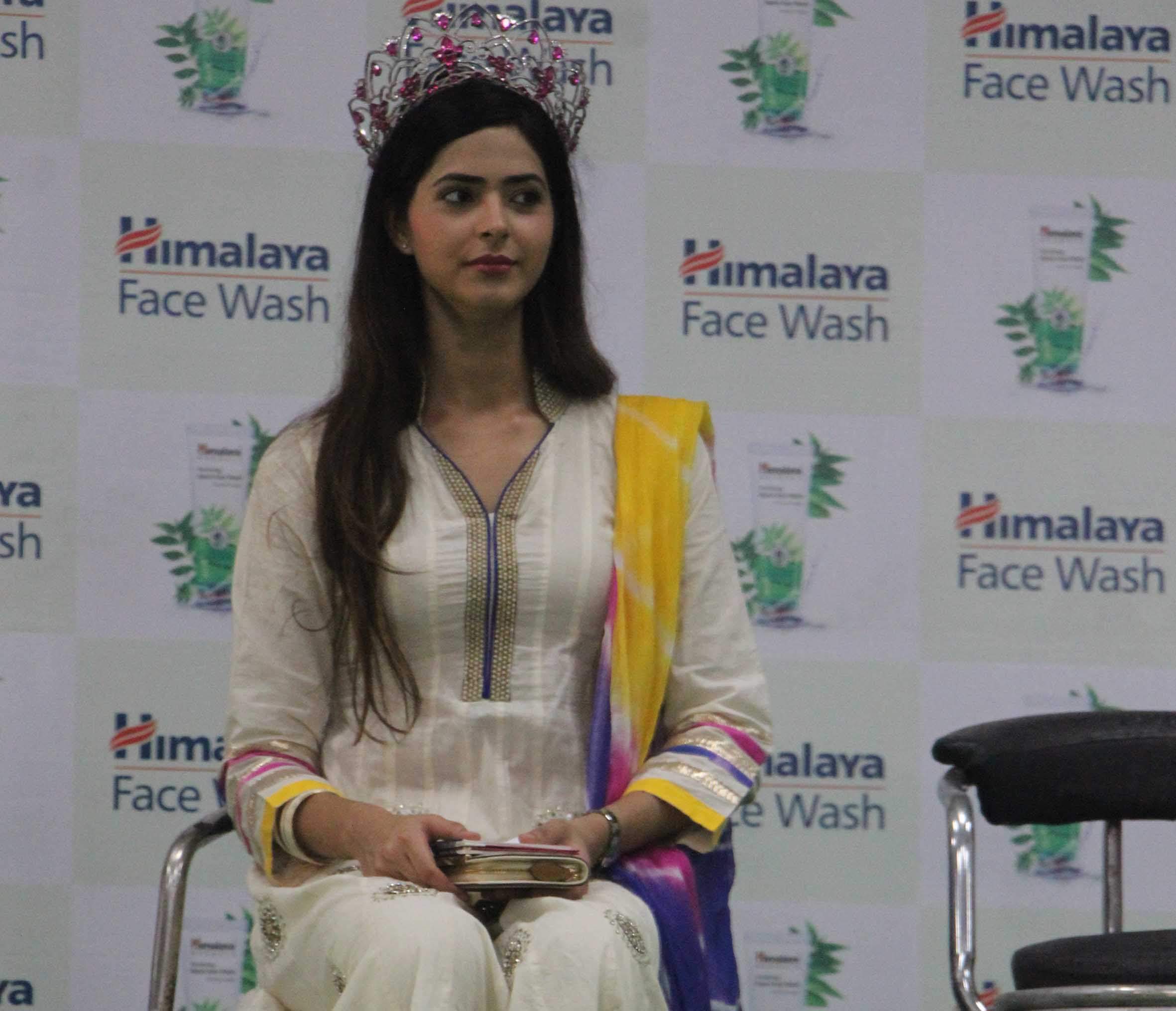 miss india runner up pankhuri gidwani gives tips of success to girls in varanasi